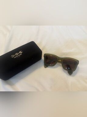 Matte army green Hoorsenbuhs sunglasses